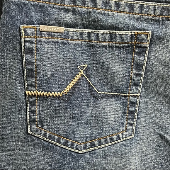 Ariat Men's Darkwash Lowrise M4 Jeans *LIKE NEW* - Picture 10 of 16